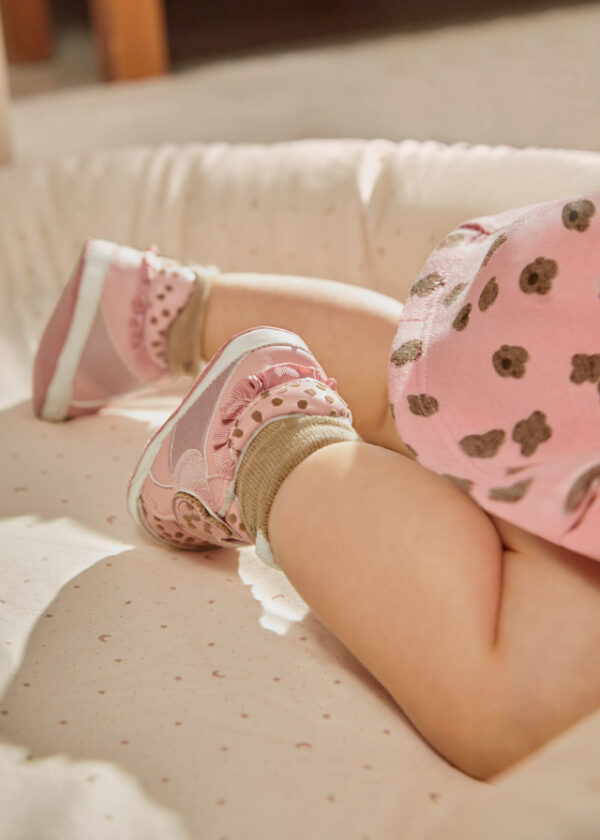 Παπουτσάκια για νεογέννητο Mayoral 9569